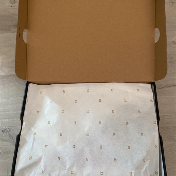 Air Jordan 1 Mid. Brand new.Gym Red/black-White - Picture 5 of 5